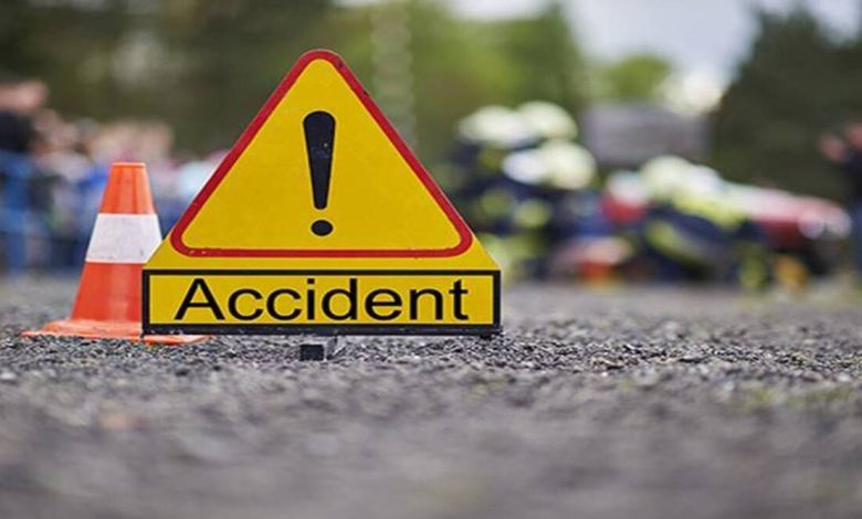 حادث مرور يؤدي بحياة امرأتين على عين المكان