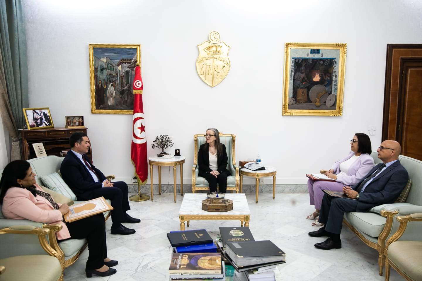 رئيسة الحكومة