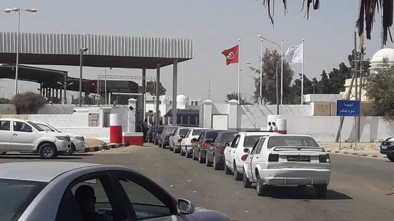 رأس الجدير : توافد عدد كبير من الليبيين على تونس