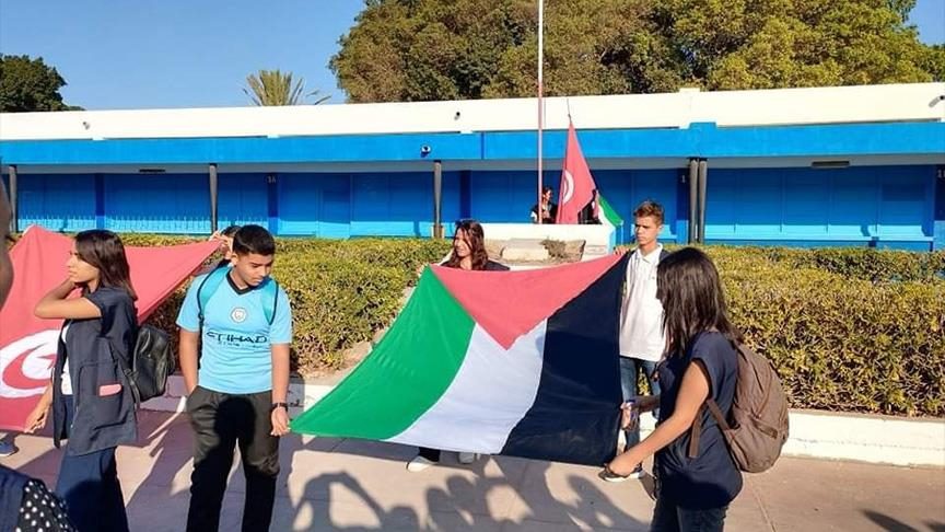 تونس: رفع العلم الفلس.طيني في جميع المؤسسات التربوية و التعليمية في تونس