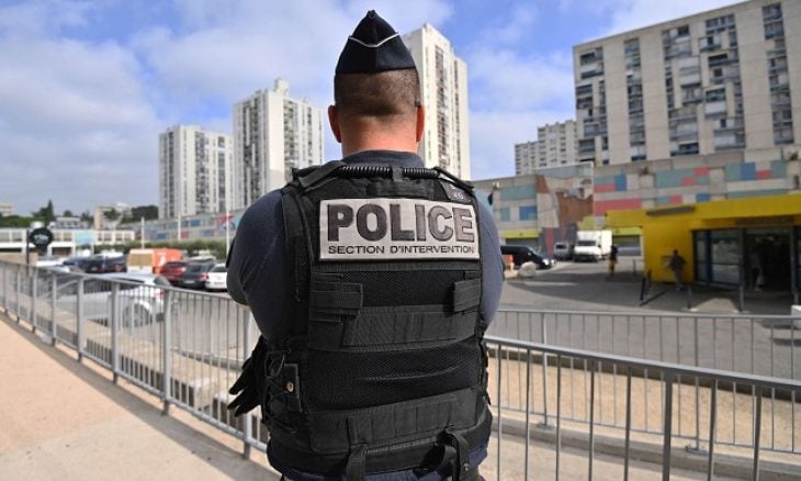 فرنسا : مقتل مدرس و طعن شخصان داخل مدرسة