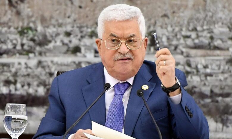محمود عباس يؤكد حق الشعب الفلسطيني في الدفاع عن نفسه