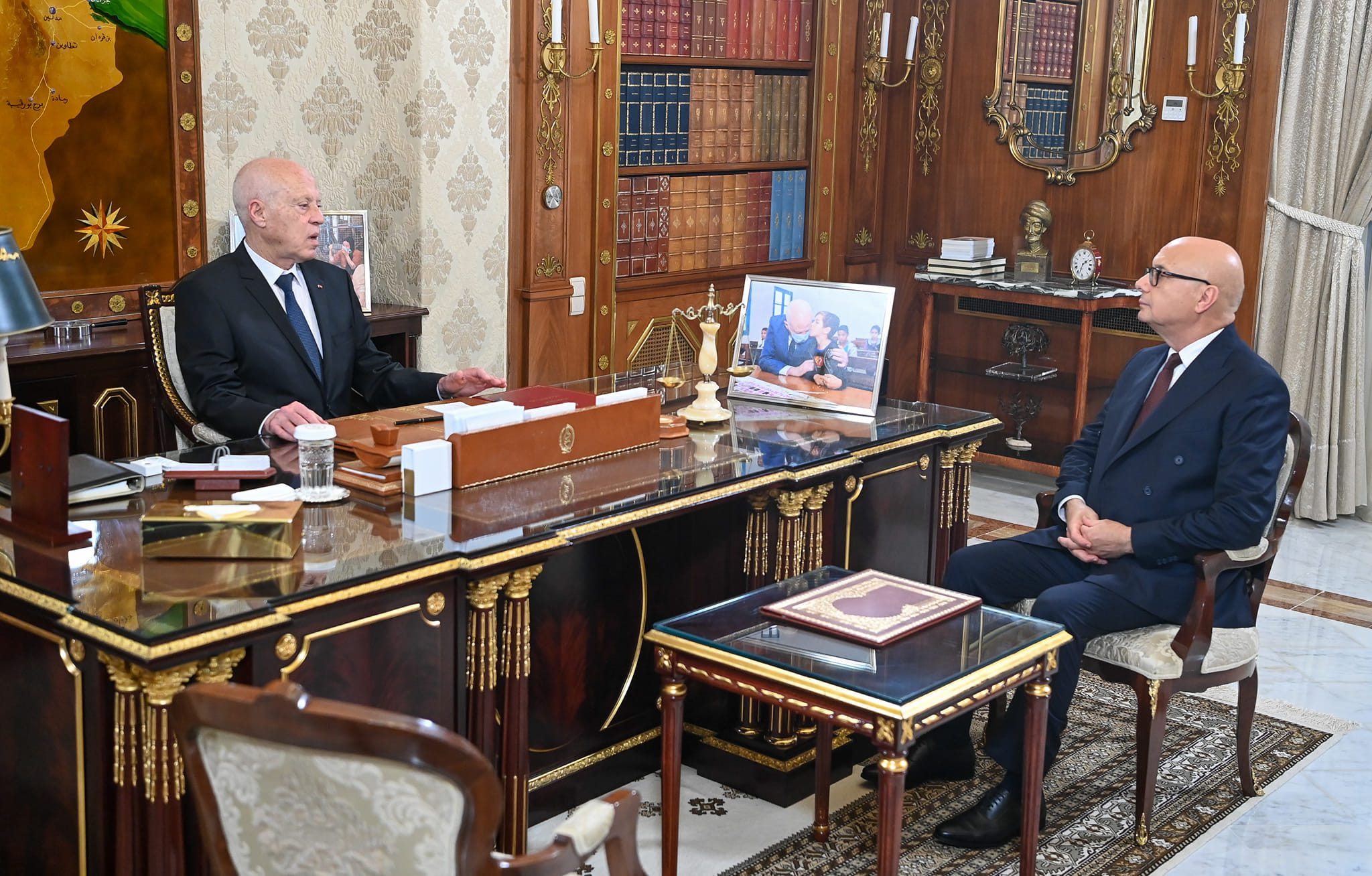 سعيد : "إما أن يتم توريد العلف في إطار الشفافية وإما أن تتولى الدولة بالقانون احتكار التوريد"