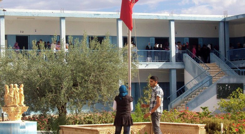 سيدي بوزيد : تلاميذ البكالوريا بالمعهد الثانوي دون أستاذ علوم فيزيائية
