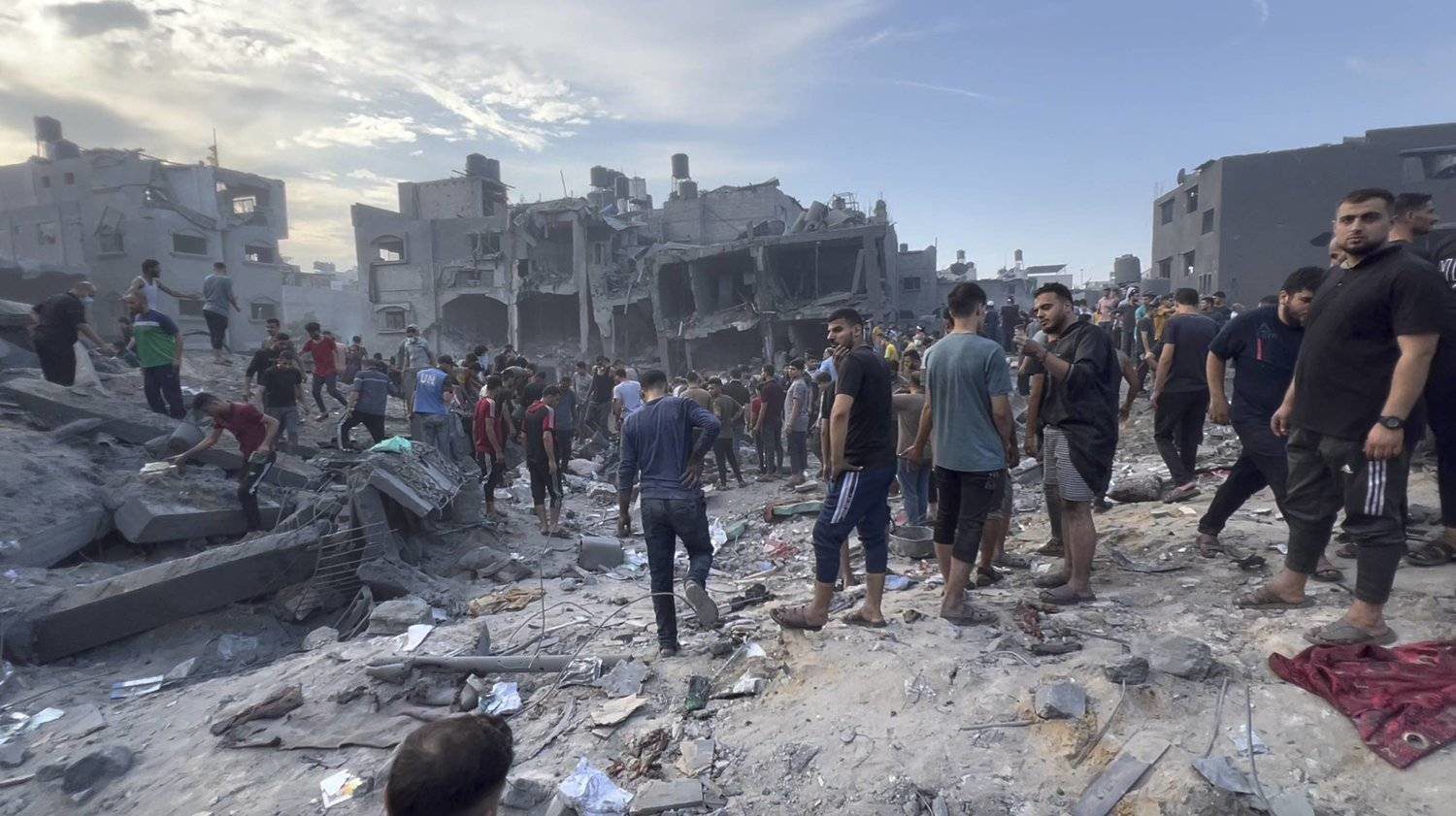 استشـ.هاد و اصابة عشرات الفلسطنيين في قصف إسرائـ.يلي استهدف مدرسة