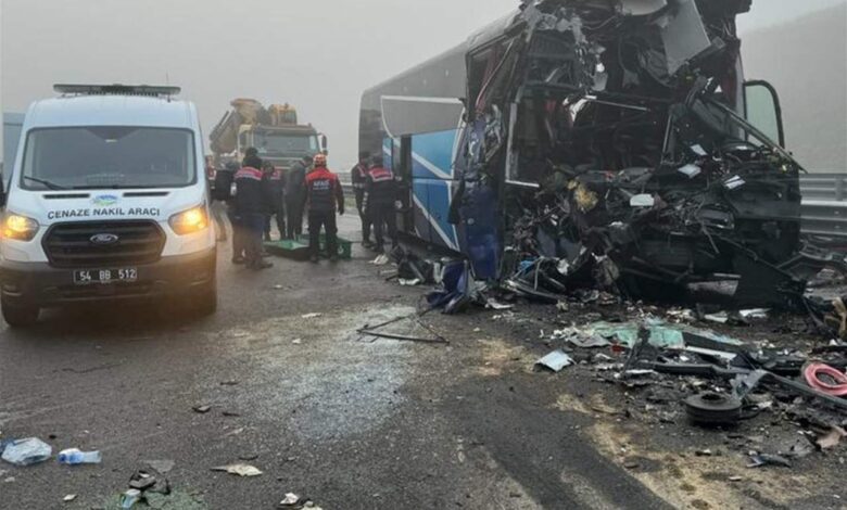 تركيا:حادث مرور مروع يخلف عشرات القتلى و الجرحى