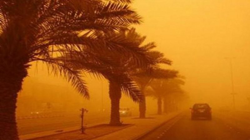 رياح رملية قوية تحجب الرؤية بطريق السيارة أ1 الصخيرة قابس