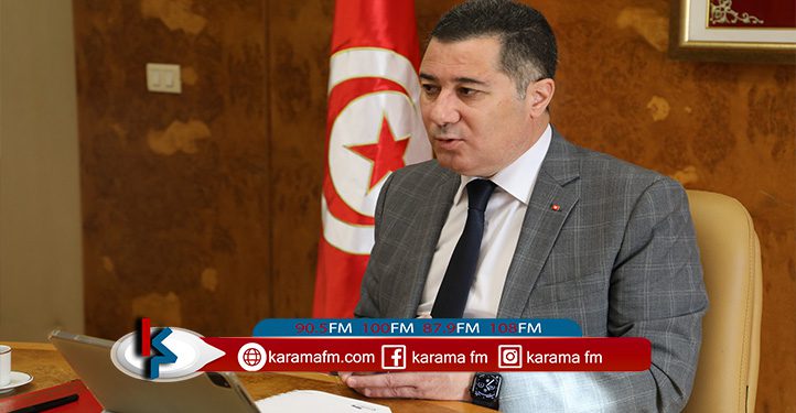 اشراف وزير النقل على جلسة عمل جمعته بمجموعة من المسؤولين