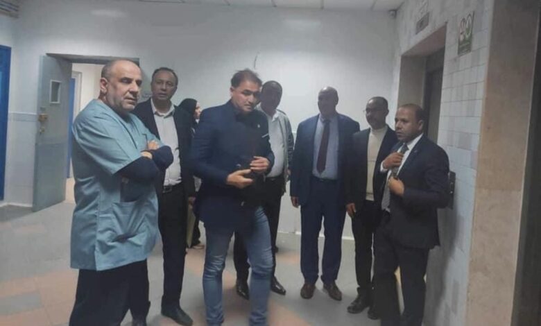 وفد من نوّاب الشعب يطمئن على صحة مصاب انفجار رادس