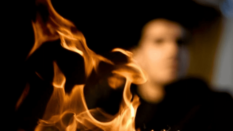 يحدث في الإدارات التونسية : لم يتحصل على وثيقة فأشعل النار في المكان و العاملين