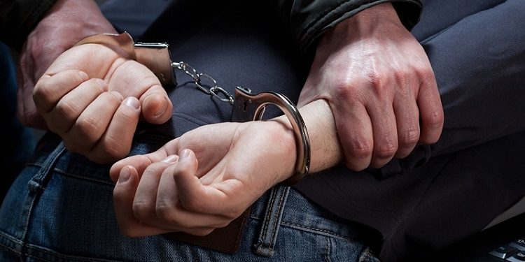 ضبط شخص مختص في بيع عقود عمل وهمية