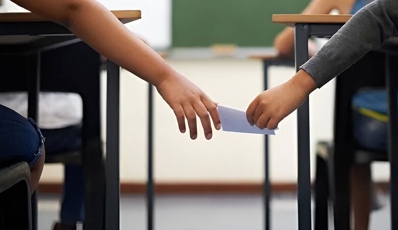 قفصة : احالة أستاذ رفقة ابنه على أنظار النيابة من أجل شبهة الغش في امتحان الباكالوريا